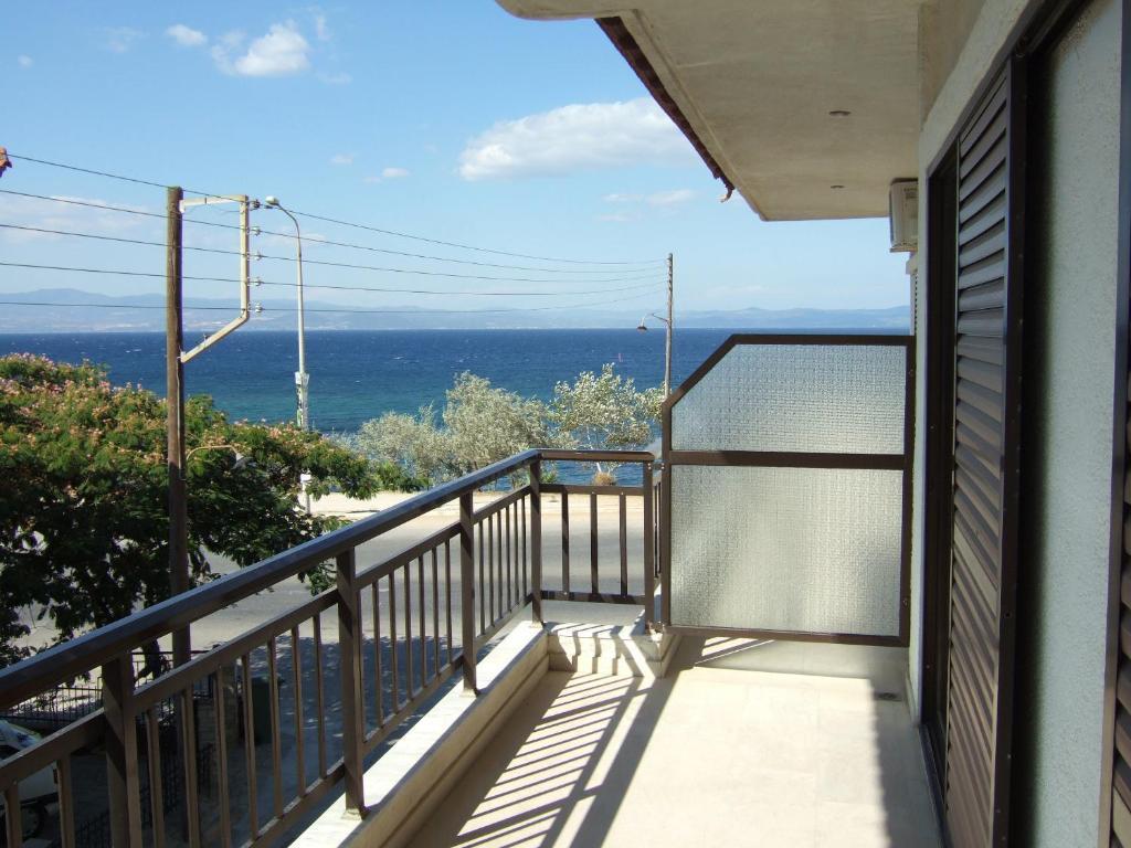 Kiwi Apartments Nea Fokea Luaran gambar
